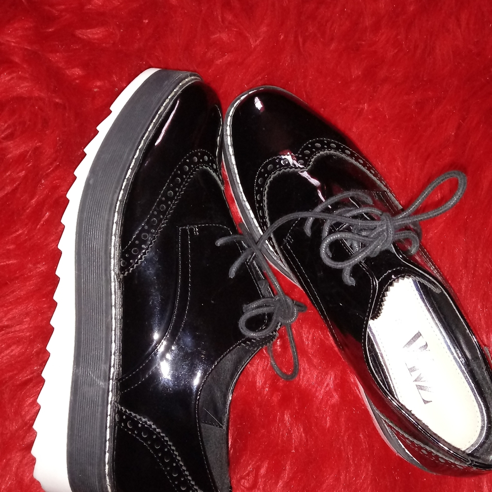PATENT LEATHER OXFORDS